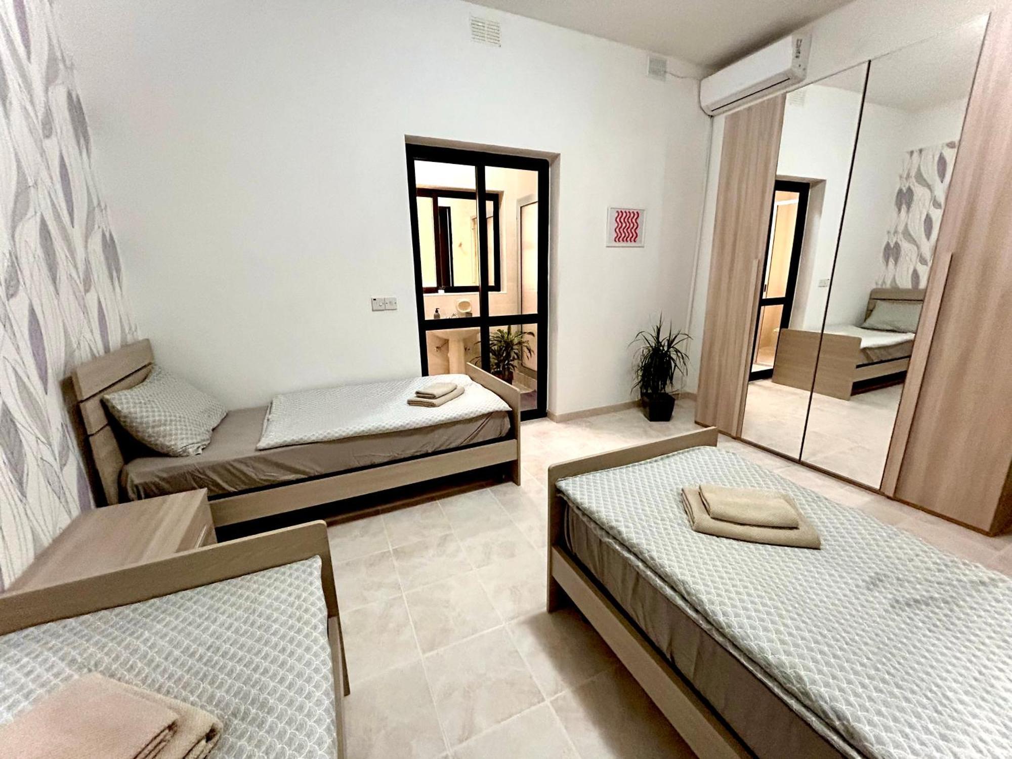 Arzella Apartments Xlendi Stylish Stay Near Beach Local Eats كْسْليندي المظهر الخارجي الصورة